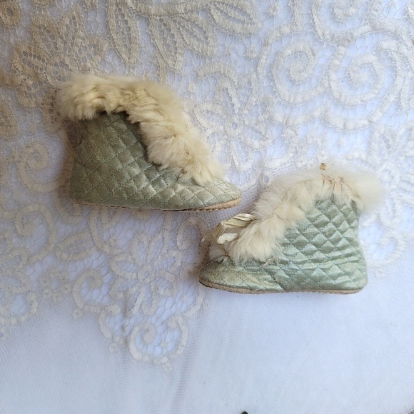 Antique Baby Boots Ivory Rabbit Fur Trim, Silk Ribbon Silky Pale Blue Quilted - Picture 6 of 8